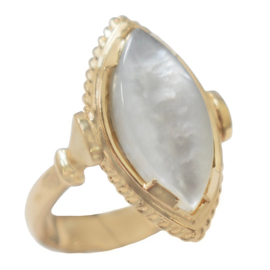 Bague en or Jaune Onyx et Nacre de Perle