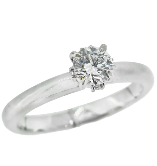 14kt white gold ring with natural diamonds